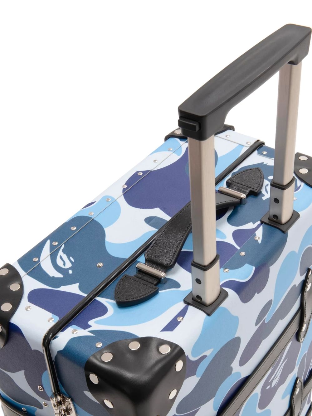 x Globe-Trotter camouflage-pattern holdall