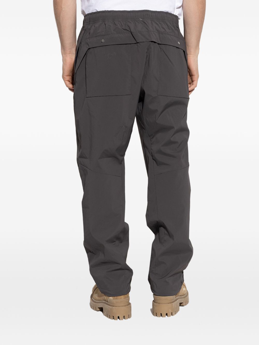 elasticated-waist trousers