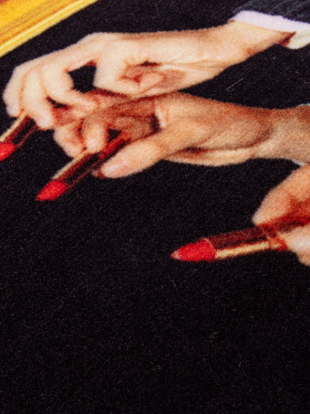 Lipstick graphic-print mat (60x90cm)