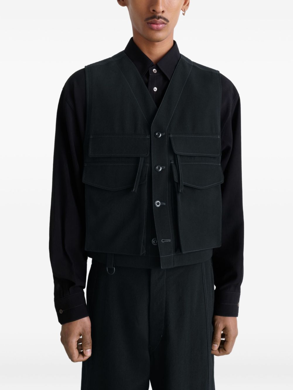 utility button-fastening gilet