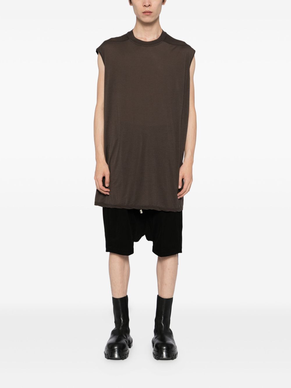 sleeveless T-shirt
