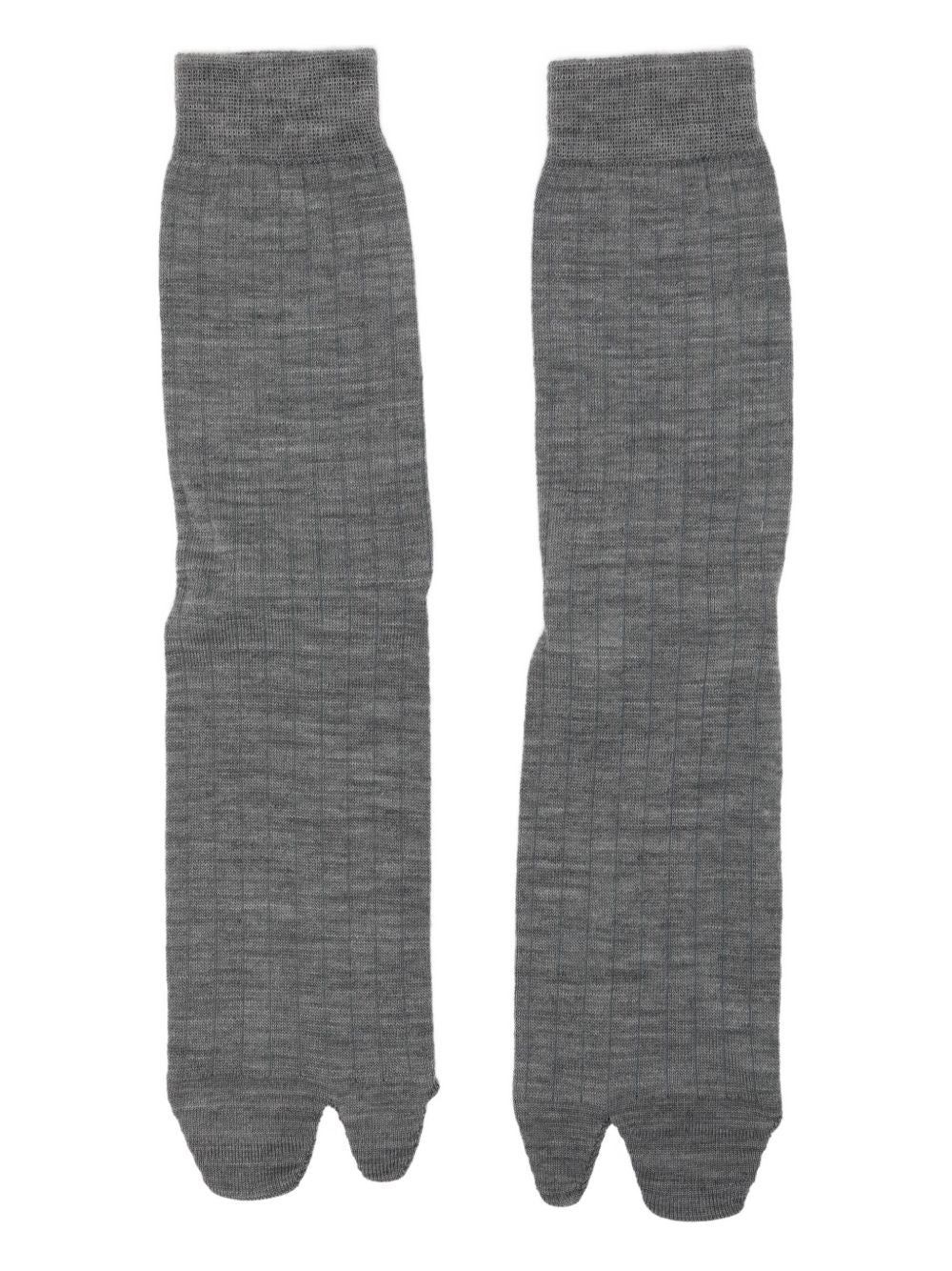 ribbed crew socks