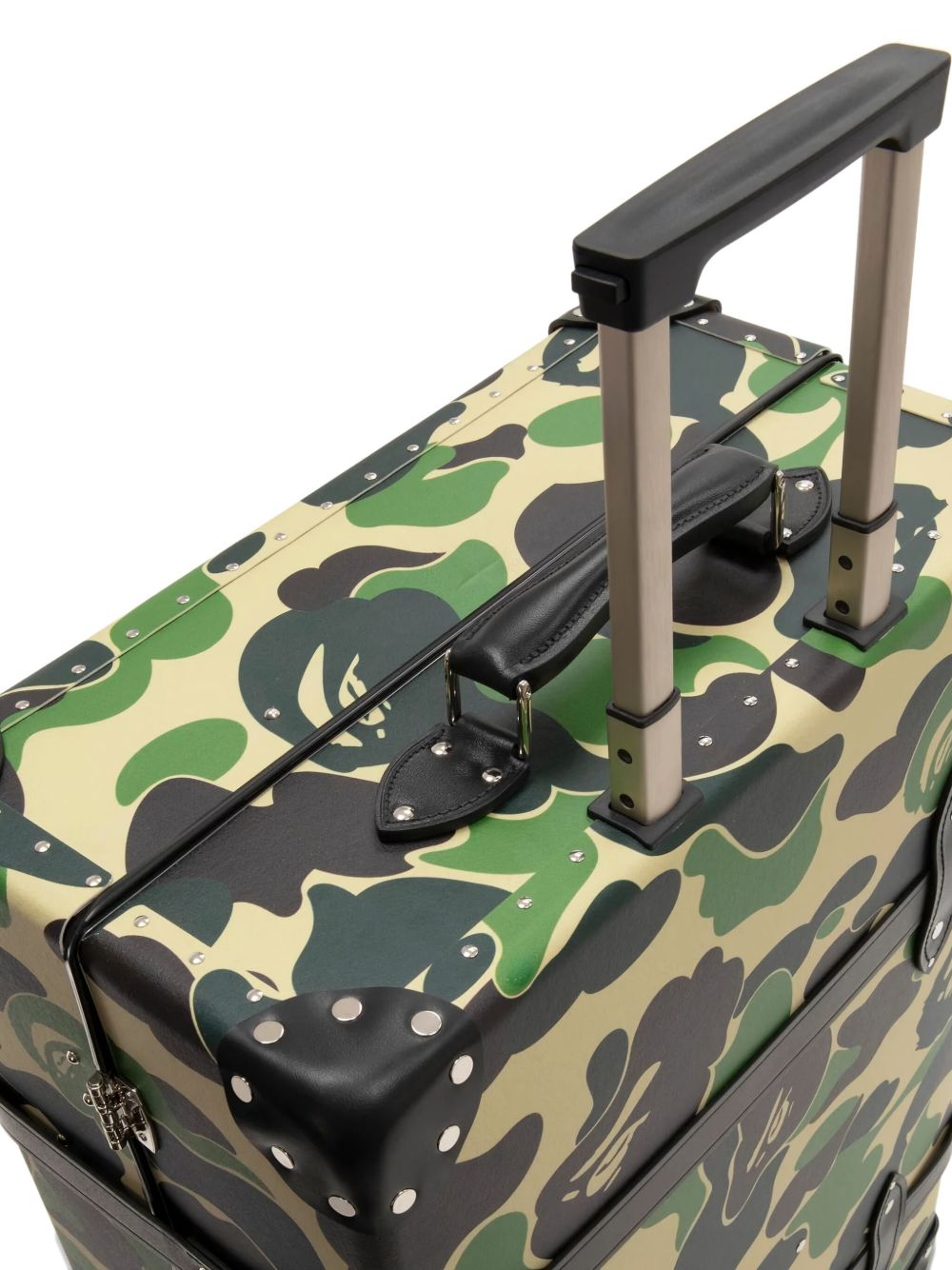 x Globe-Trotter camouflage-print luggage