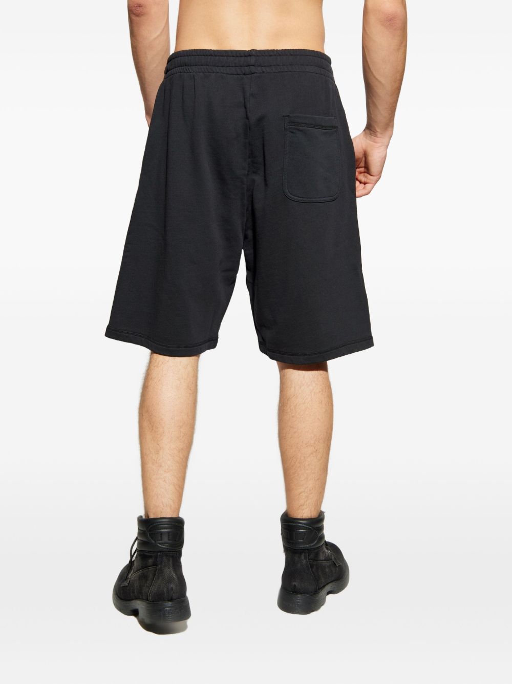 P-Marshy logo-detail shorts