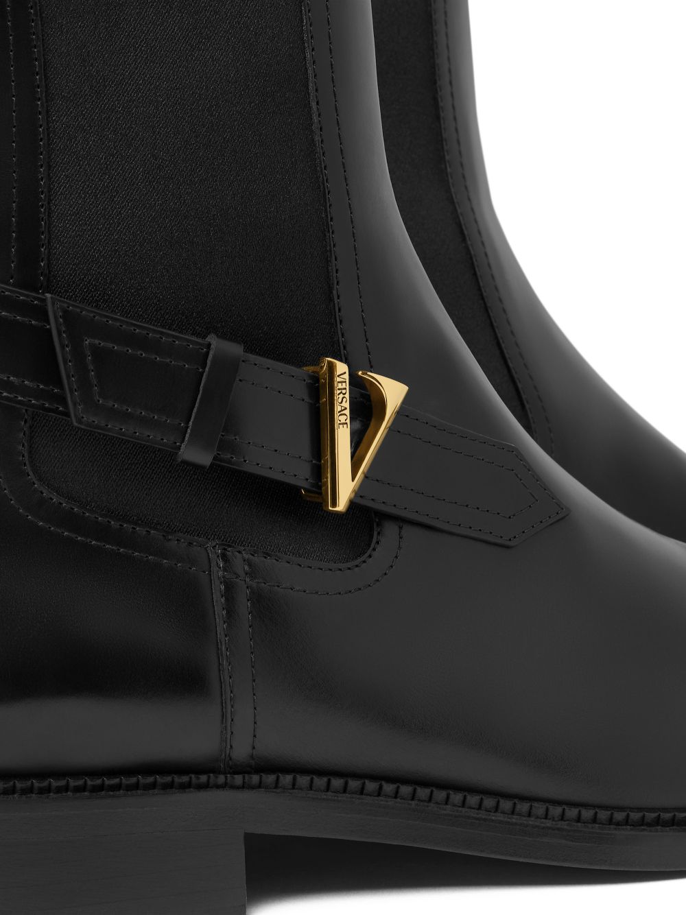 round-toe boots