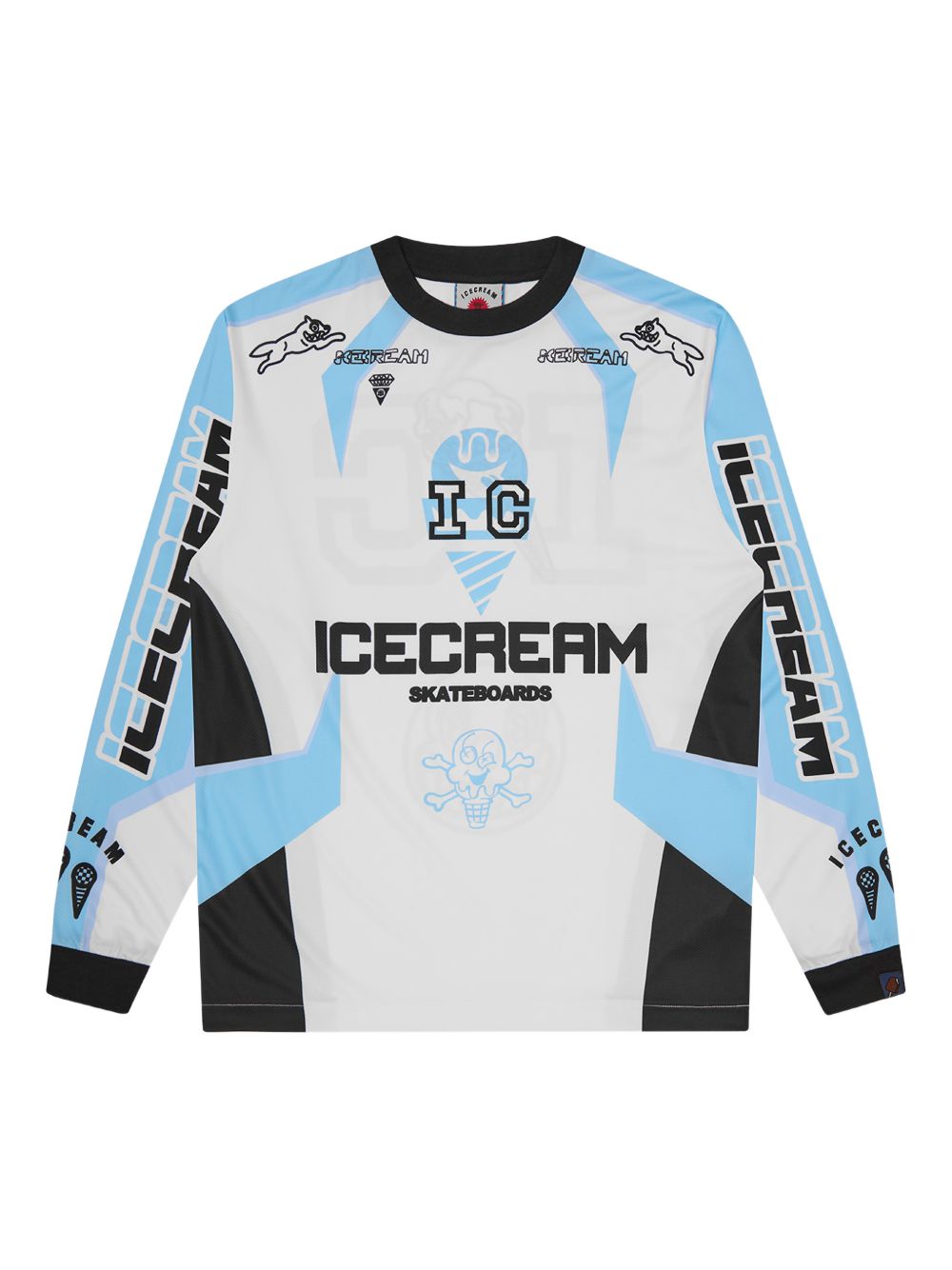 long-sleeved T-shirt