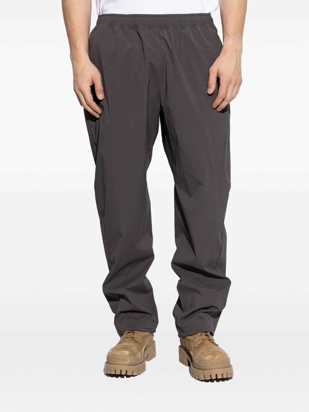 elasticated-waist trousers