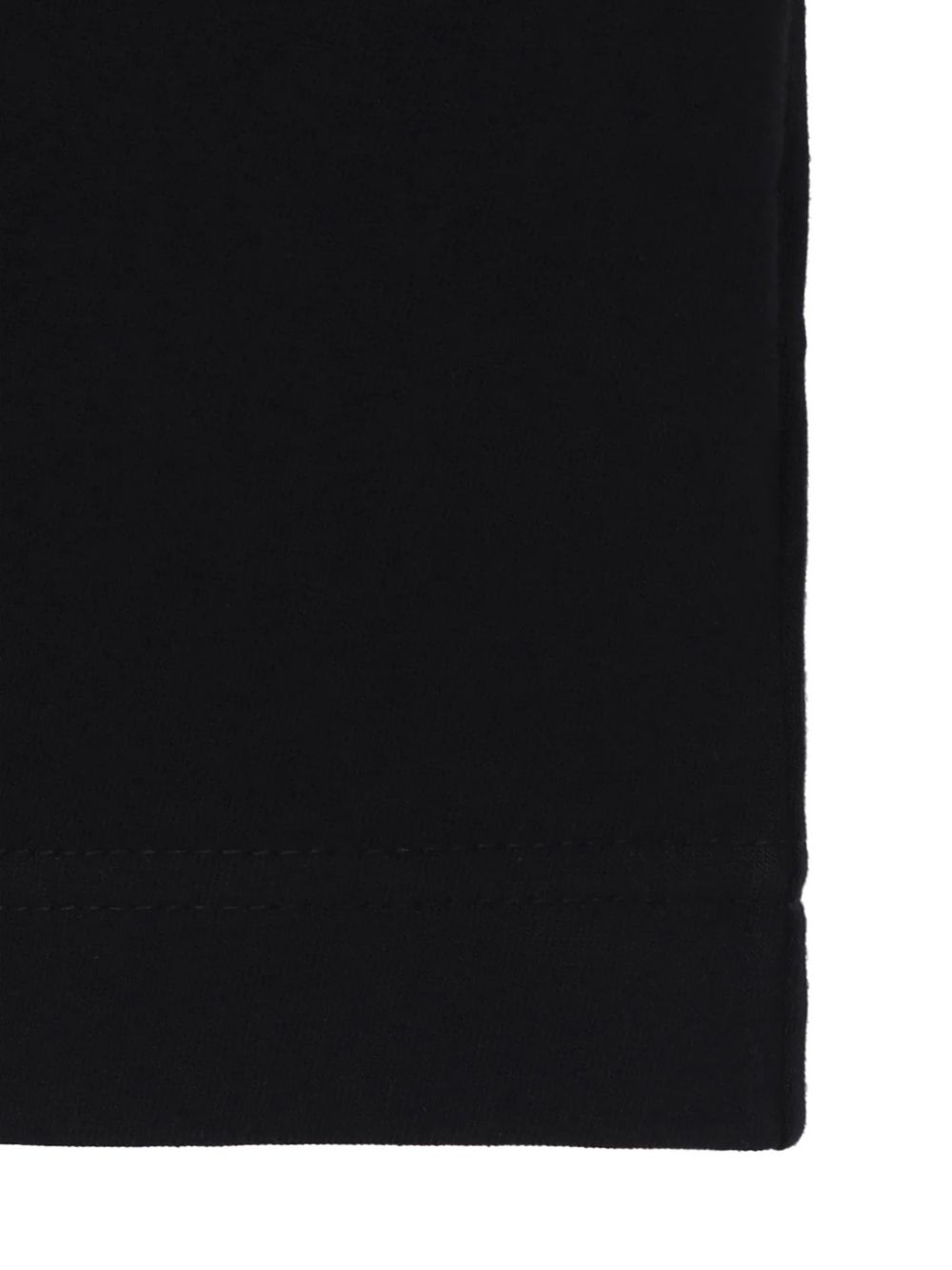 long-sleeved T-shirt