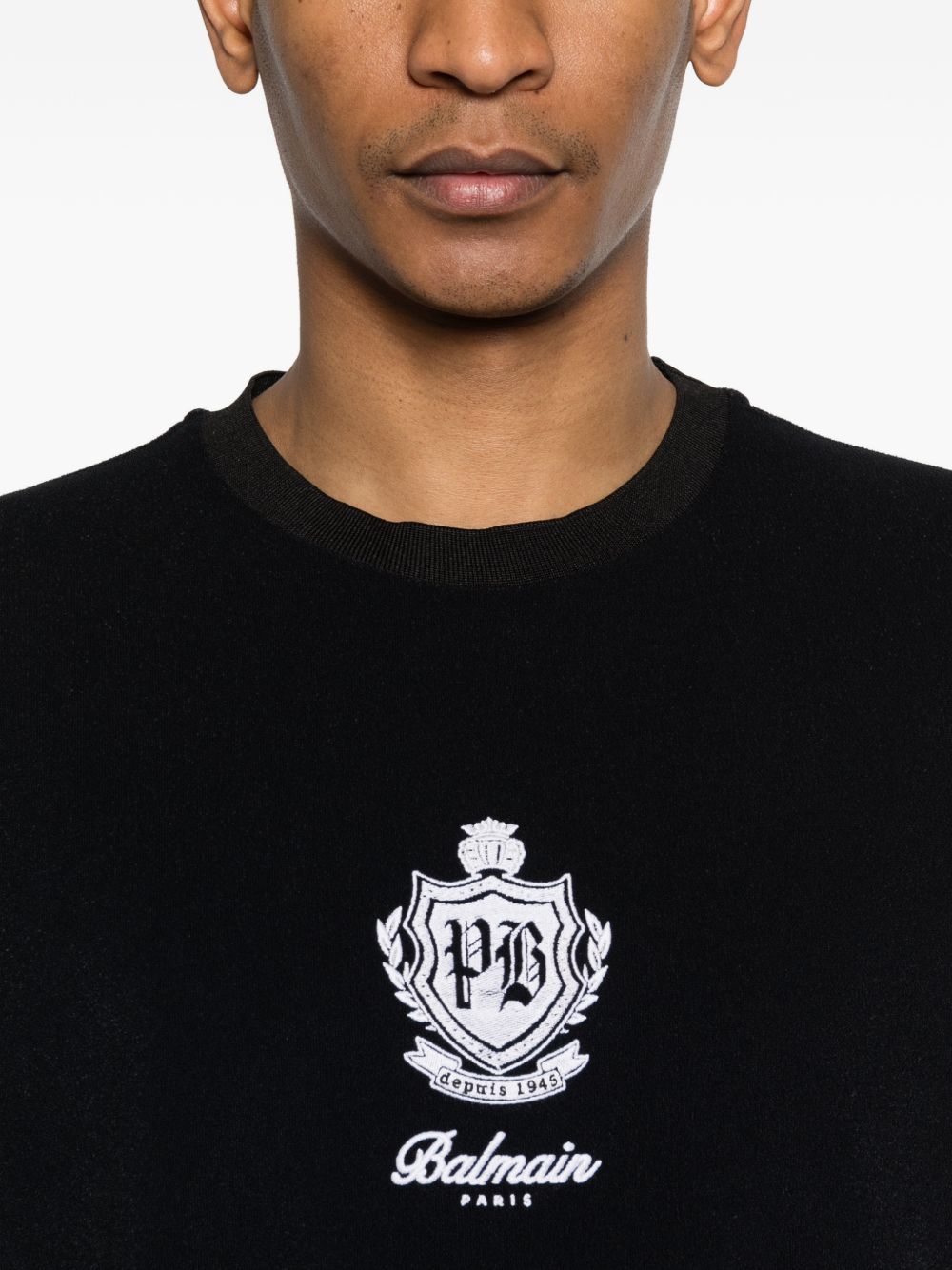 logo-embroidered T-shirt