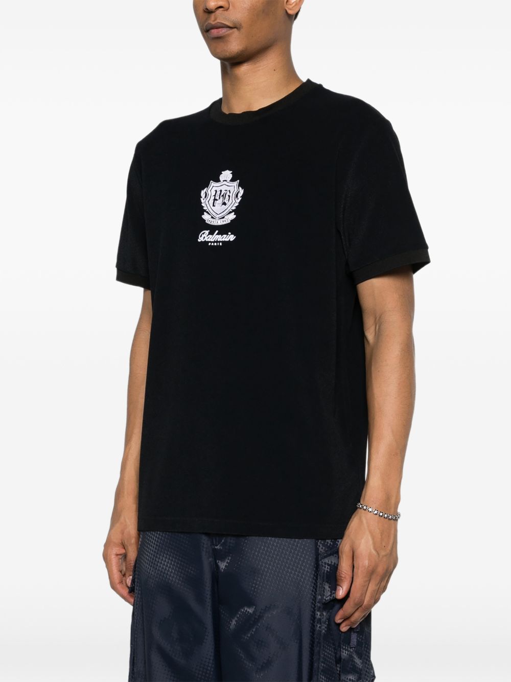 logo-embroidered T-shirt
