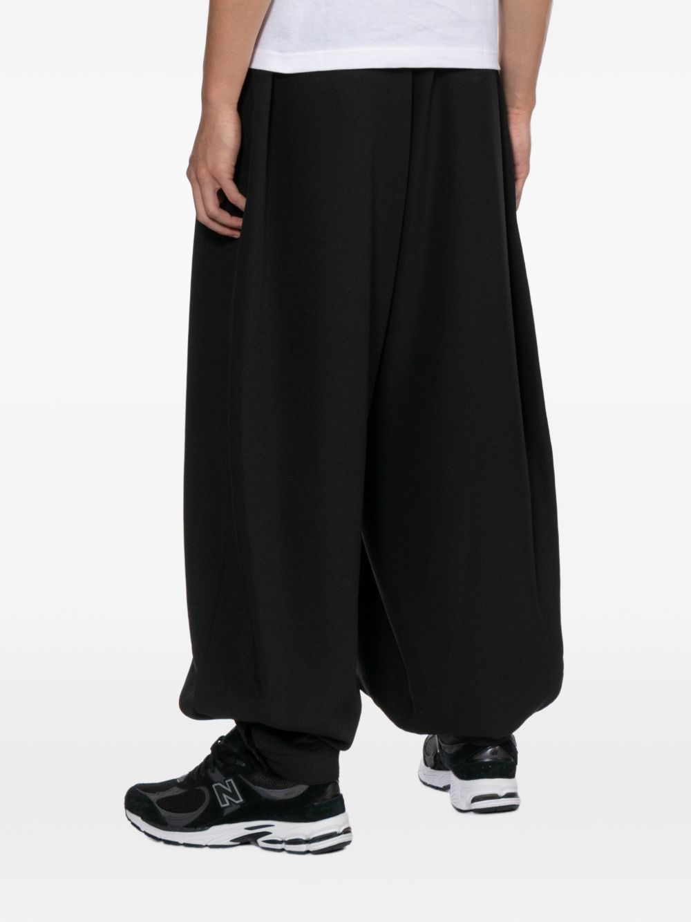 pleated trousers