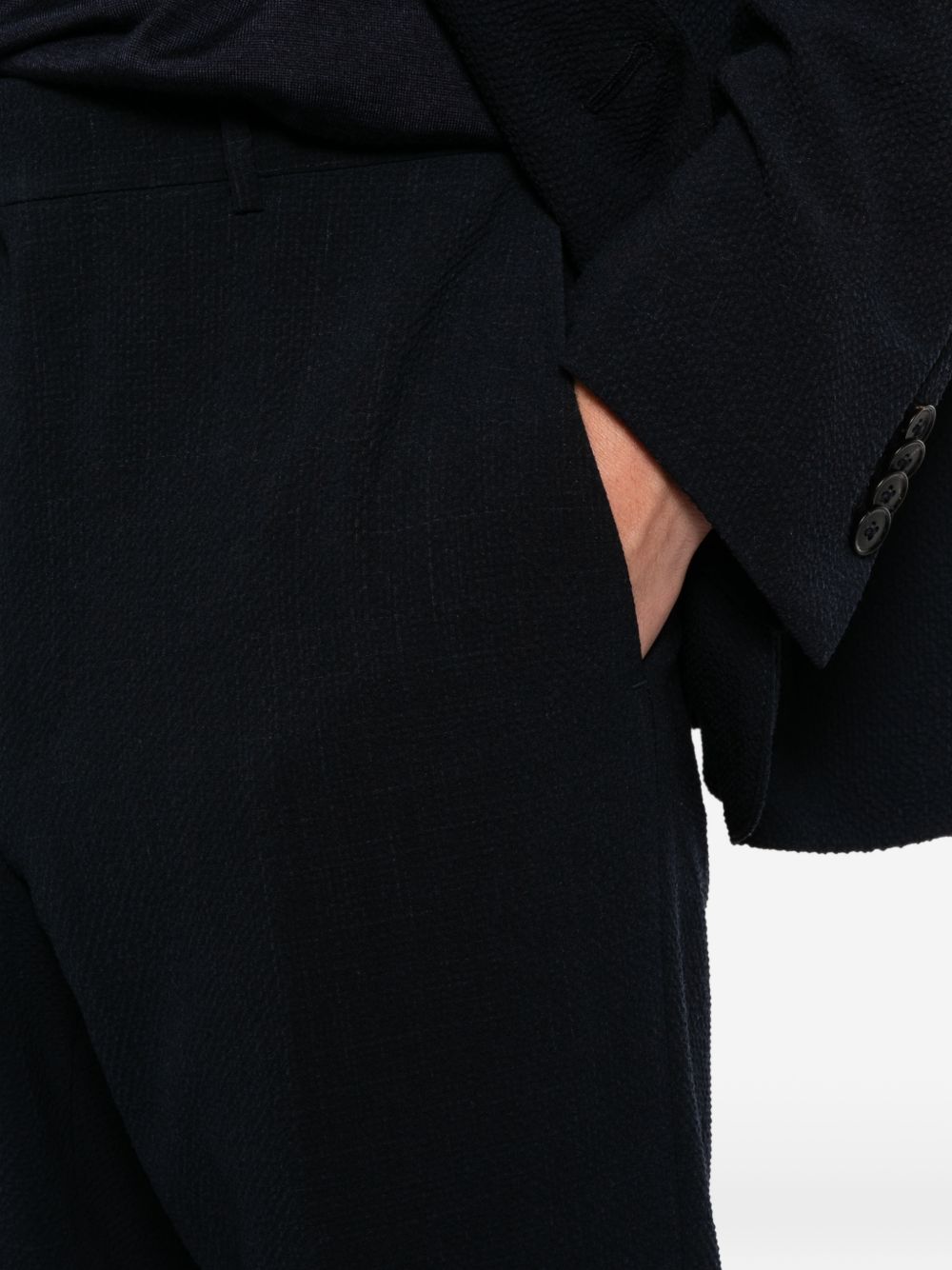 single-breasted notched-lapels suit