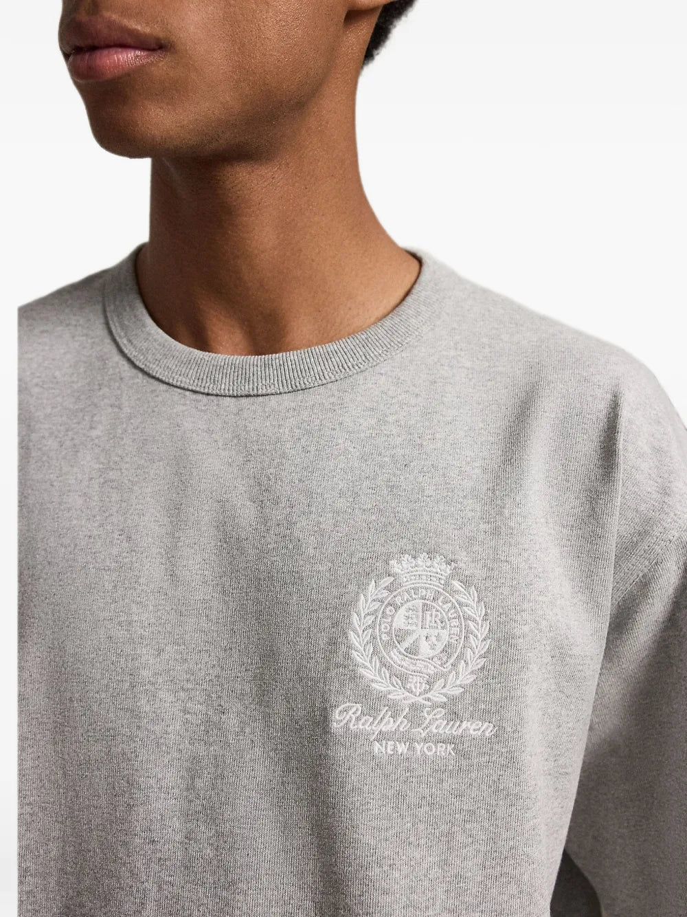 logo-embroidered T-shirt